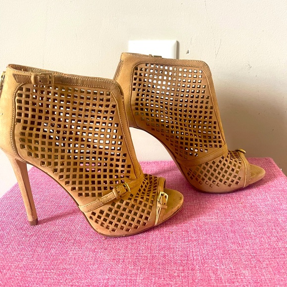 Guess sandals. - Picture 3 of 4